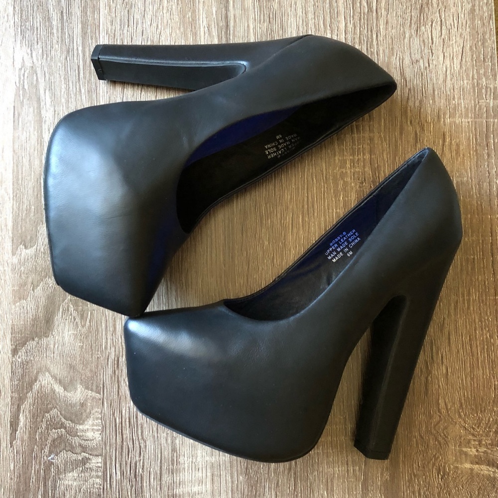 🌸 SOLD 🌸 Jeffrey Campbell’s Bossy-B pumps